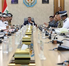 وزير الداخلية يعقد اجتماعاً مع مديري مواقع تسجيل المركبات وإجازات السياقة