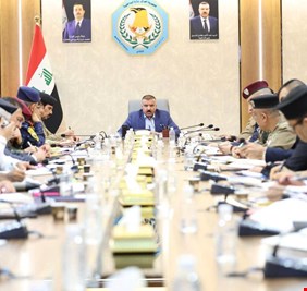 وزير الداخلية يؤكد على الاستفادة من التقنيات  الحديثة لتعزيز الأمن وإنهاء المظاهر المسلحة في المدن