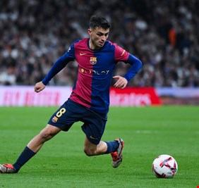 بيدري الأفضل في العالم .. أسطورة ريال مدريد يتغنى بنجم برشلونة
