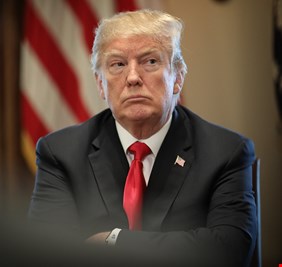 سياسي يقترح دعوة الرئيس الأمريكي دونالد ترمب لقمة بغداد