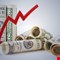 خبير اقتصادي يكشف سبب انخفاض سعر الدولار