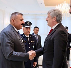 وزير الداخلية يلتقي مدير عام المركز الدولي لتطوير سياسات الهجرة في فيينا والوفد المرافق له