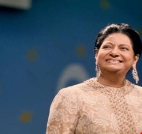 أسرة أم كلثوم تهدد بمقاضاة منتجي فيديوهات الذكاء الاصطناعي