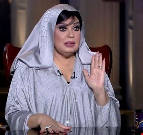 فيفي عبده تكشف تفاصيل زيارتها لطبيب نفسي