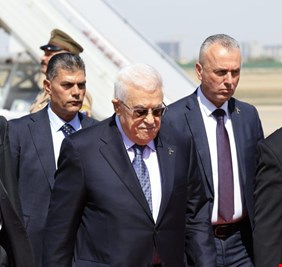 الرئيس الفلسطيني يصل بغداد