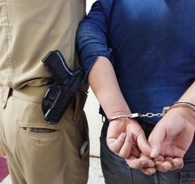 اعتقال مسؤول كبير بتهمة الدكة العشائرية