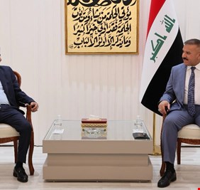 وزير الداخلية يلتقي الأمين العام لمجلس وزراء الداخلية العرب والأمين المساعد لشؤون الأجهزة الأمنية المساندة