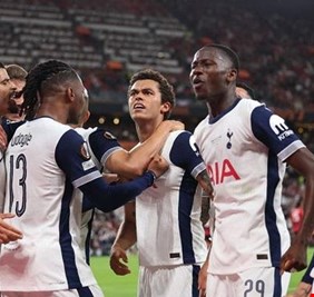 بعد 41 عاما.. توتنهام يستعيد لقب الدوري الأوروبي