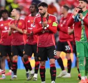 بعد خسارة لقب الدوري الاوروبي.. مانشستر يونايتد يعرض جميع لاعبيه للبيع