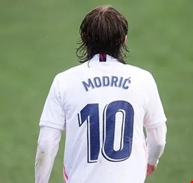 ريال مدريد يختار خليفة مودريتش لارتداء القميص رقم 10