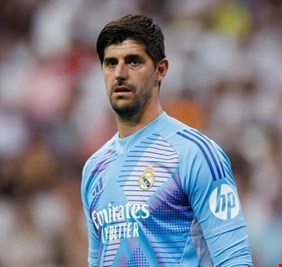 ريال مدريد يعلن إصابة كورتوا.. هل يلحق بمواجهة الهلال السعودي؟