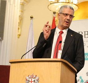 وزير النفط يعلن العمل على إنتاج 1000 مقمق خلال السنوات المقبلة