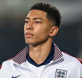 لسبب غريب.. بيلينغهام الصغير يتخلى عن اسم العائلة