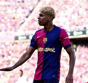 برشلونة يكافئ يامال بهدية ثمينة