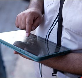 وزارة التخطيط تؤكد اهداء 12 الف جهاز لوحي إلى الأردن