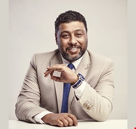 محمد جمعة يدخل عالم الغناء.. ويعد الجمهور بمفاجآت