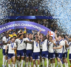 إنجلترا تهزم ألمانيا وتحافظ على لقب كأس أمم أوروبا للشباب