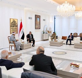 وزير الداخلية يلتقي خطيب الحضرة الحنفية ووفدا من أهالي الأعظمية