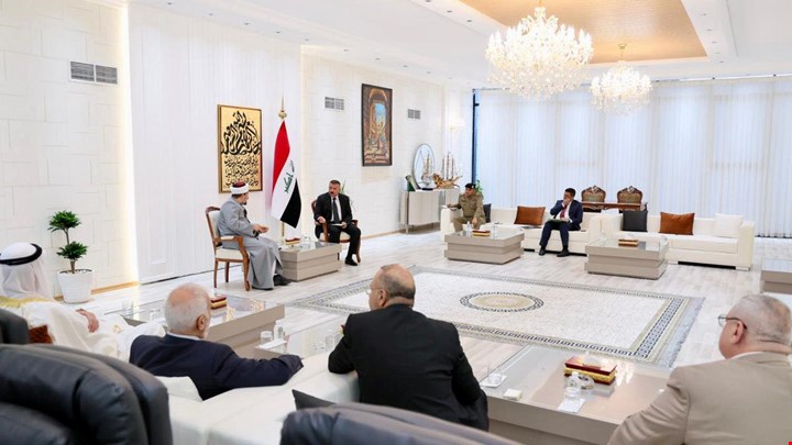 وزير الداخلية يلتقي خطيب الحضرة الحنفية ووفدا من أهالي الأعظمية