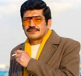 يلا بينا بالكوري .. باسم سمرة يمازح الجمهور بصورة لي جونغ جاي