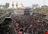 الداخلية تعلن تدفق آلاف الزوار الأجانب إلى كربلاء