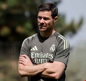 ريال مدريد يمنح تشابي ألونسو حرية القرارات الثورية