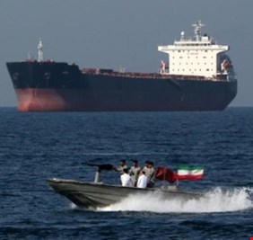 إيران تعلن توقيف ناقلة نفط أجنبية تنقل وقودا مهربا