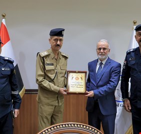 الدفاع المدني في بغداد الرصافة تكرم محافظ بغداد تقديراً لدعمه ورعايته المستمرة
