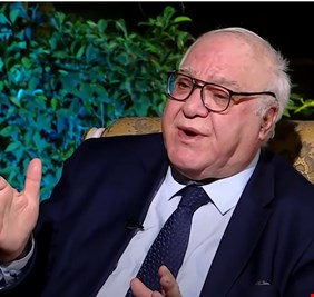 مستشار حكومي يؤكد سعي الحكومة لتطابق سعر بيع الدولار مع السعر الرسمي