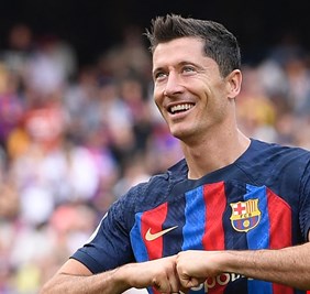 ليفاندوفسكي يحسم مصيره مع برشلونة