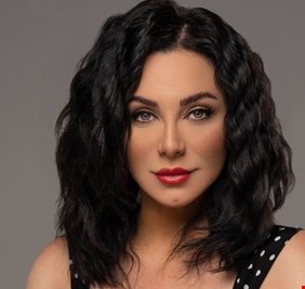 سلاف فواخرجي تستذكر والدتها وزياد الرحباني في عيد ميلادها