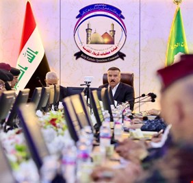 وزير الداخلية يعقد اجتماعًا موسعًا ويوجه بالعمل بهمة عالية والابتعاد عن اي قطوعات في الشوارع او تحويل مسارات الطرق
