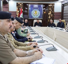 وزير الداخلية يعقد اجتماعًا مع القادة الأمنيين في بابل ويؤكد أن ذروة الزيارة بدأت بالتصاعد