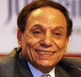 علاء زينهم يكشف كواليس عمله سائق تاكسي قبل الوقوف على مسرح عادل إمام