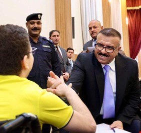 وزير الداخلية يشدد على متابعة شؤون أسر الشهداء والجرحى والمواطنين