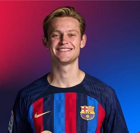 دي يونغ يضحي من أجل برشلونة