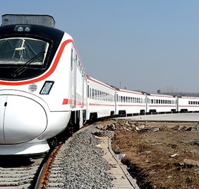 الحكومة تحيل خط سكك الحديد بين كربلاء و النجف إلى الاستثمار