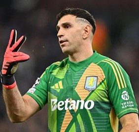 إيميليانو مارتينيز.. خيار الوقت الضائع في مانشستر يونايتد