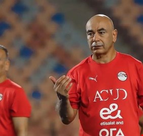 حسام حسن يأمر لاعب منتخب مصر بقص شعره