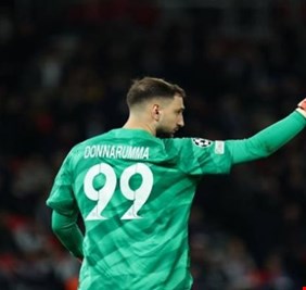 سر حرمان دوناروما من رقمه المفضل مع مانشستر سيتي