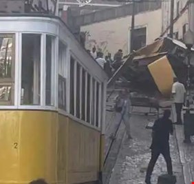 أكثر من 30 قتيلاً وجريحاً بحادث قطار في البرتغال