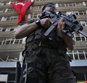 هجوم مسلح على مركز للشرطة غرب تركيا