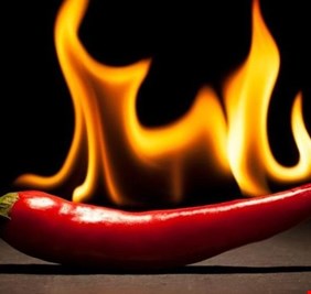 ماذا يحدث لجسمك عندما تأكل أطعمة حارة بانتظام؟