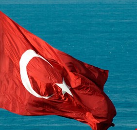 تركيا تعفي وتعيّن 61 مسؤولا أمنيا رفيع المستوى بأكبر حملة من نوعها