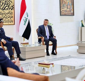 وزير الداخلية يلتقي رئيس الاتحادين الرياضيين العربي والقطري للشرطة