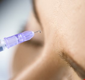 البوتوكس المنزلي .. صيحة تجميلية خطيرة قد تشوّه الوجه!