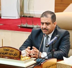 وزير التجارة يقترح حجب البطاقة التموينية عن هذه الفئة من الموظفين