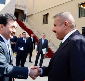 وزير الداخلية يستقبل وزير الدفاع الكوري الجنوبي بمراسم رسمية ويبحثان تعزيز التعاون الأمني