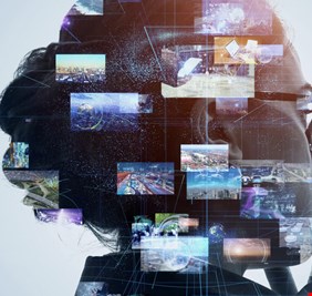 لماذا تعلق بعض اللحظات في أذهاننا بينما تختفي أخرى؟.. العلم يكشف السر