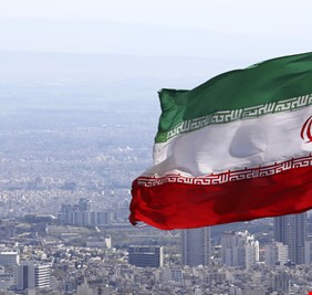 إيران تستدعي سفراءها في دول 